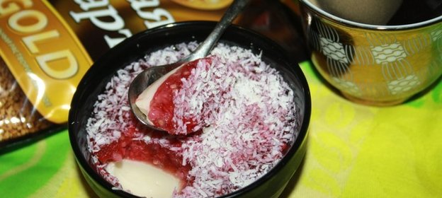 Панакота с малиновым желе