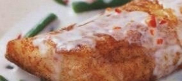 Морская рыба под соусом из кокосового молока, перца чили и зеленой фасоли