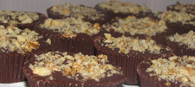 Шоколадные тарталетки или домашние конфеты с сухофруктами в сливочной начинке