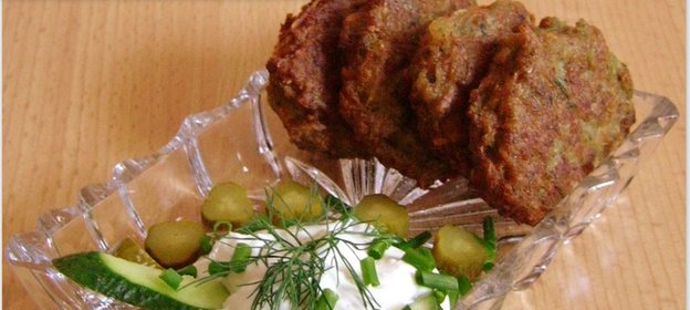 Оладьи с цуккини, да картофельно-мясные с соусом «Tzatziki» (Цацики)