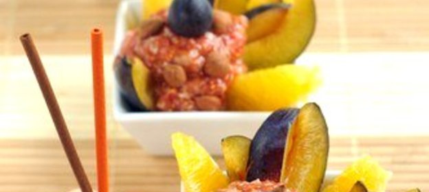 Быстрый сливовый десерт с гвоздикой