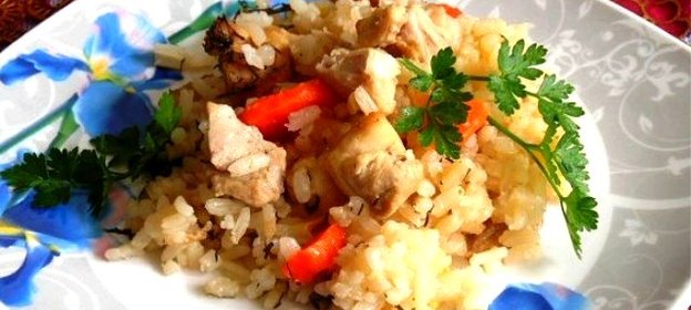 Курица, тушенная с рисом и овощами