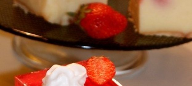 Необычный торт с клубничным желе