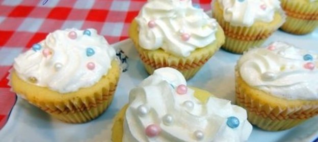 Кексы порционные с вяленой вишней в мультиварке