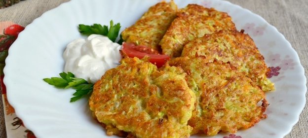 Кабачковые оладьи с морковью и овсяными хлопьями