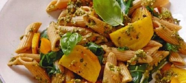 Паста со свеклой и соусом песто