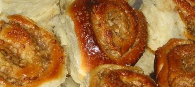 Булочки с яблоком из быстрого теста