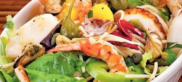 Морской салат со спагетти
