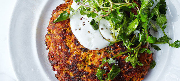 Морковные оладьи с йогуртом