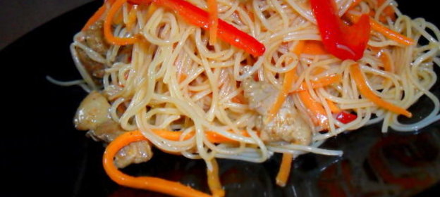 Рисовая лапша с мясом и овощами