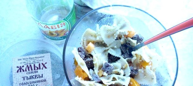 Салат с желтыми помидорами и макаронами