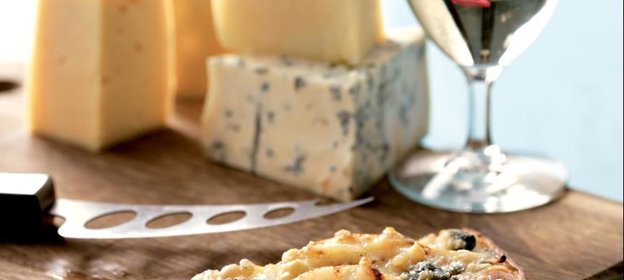 Пицца бьянка с грушей и 4 видами сыра