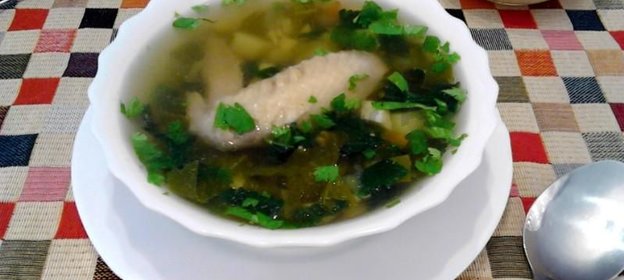 Зеленые щи с крапивой и щавелем с яйцом