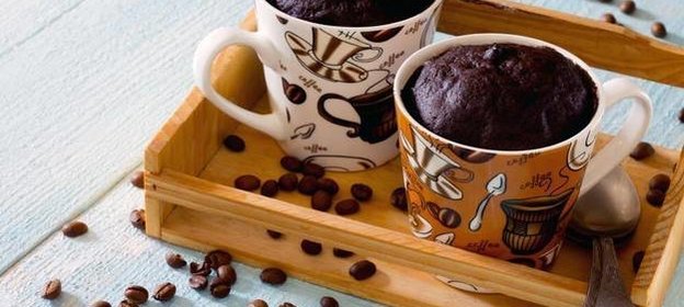 Шоколадный торт в кофейной чашке