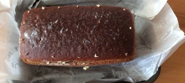 Рулет с мясом и яйцом в черном хлебе