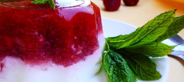 Клубнично- йогуртовое желе