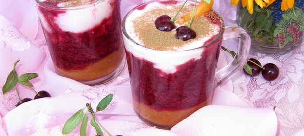 Десерт из абрикосов и вишни