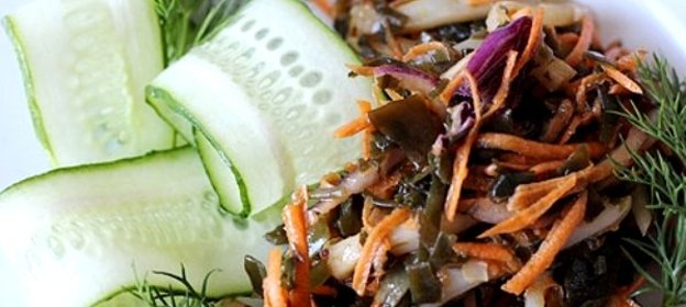 Салат из кальмаров и морской капусты
