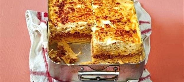 Запеканка с фаршем под соусом Бешамель