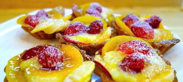 Тарталетки с фруктами в желе