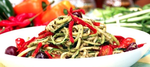 Спагетти из цукини с соусом песто