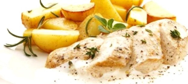 Куриные грудки в сметане и картошкой