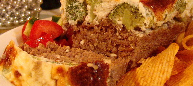 Скоро Новый Год-Мясной хлеб с топпингом из брокколи