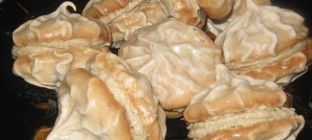 Пирожное безе с какао и кофейным кремом