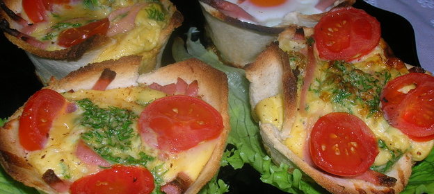 Горячие хлебные горшочки с омлетом ( или глазуньей) на завтрак