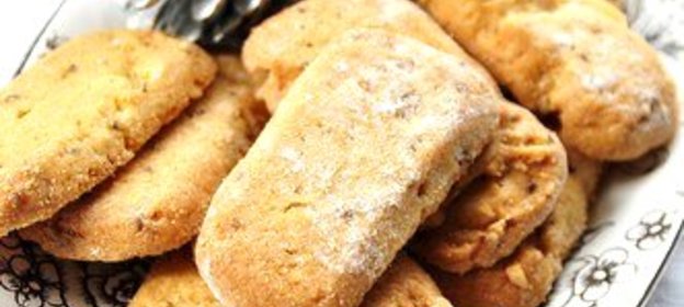 Новогоднее печенье с кедровыми орешками и розмарином