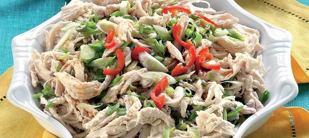 «Курица-призрак» с пастой чили и зеленым луком