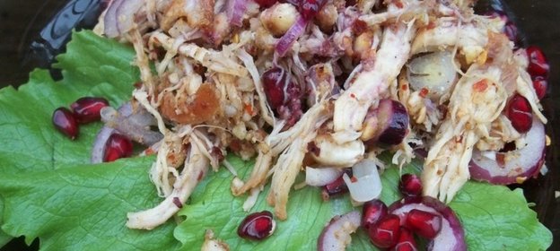 Куриный салат с гранатом