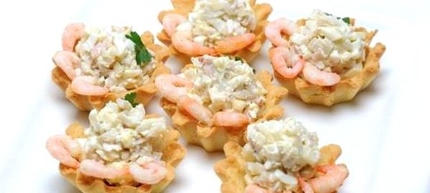 Тарталетки с морским коктейлем