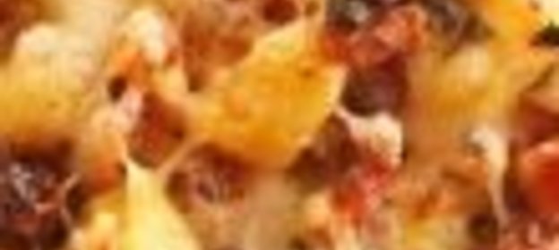 Пицца с индейкой, квашеной капустой и салом