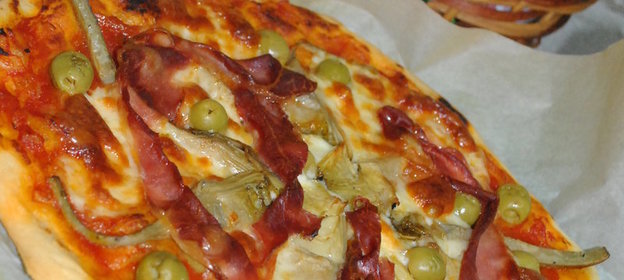 Пицца «Вкус Италии» с артишоками, оливками и ветчиной