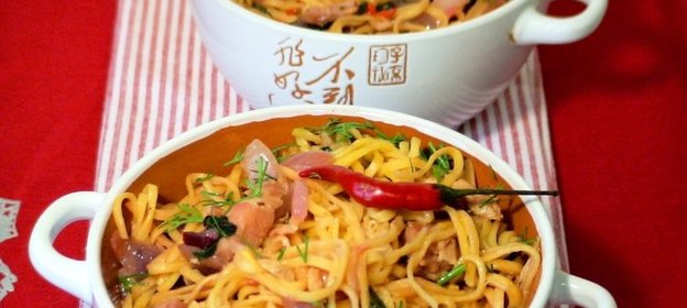 Яичная лапша с грудинкой