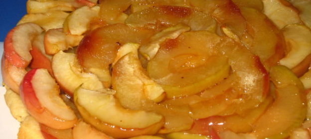 Соус белый с солеными огурцами.