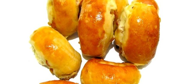 Булочки с изюмом и курагой