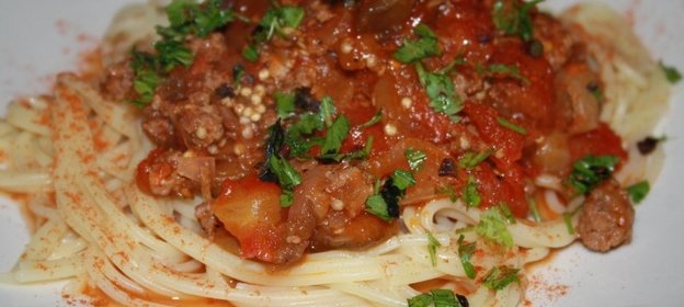 Спагетти с мясным фаршем и баклажанами
