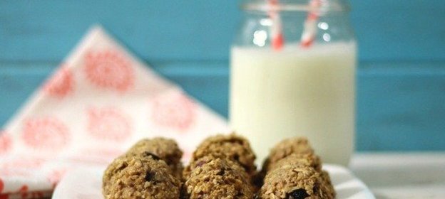 Миндальное печенье с бананом и клюквой