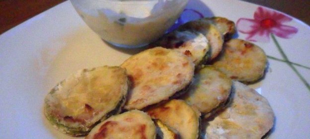 Запечёные кабачки со сметанным соусом