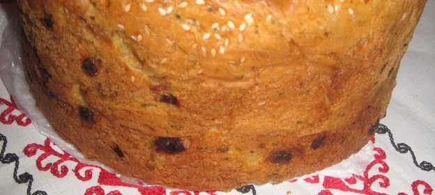 Ароматный хлеб с душистым маслом, травами и луком