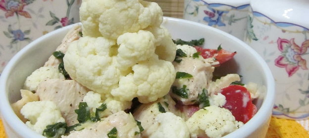 Скоро Зима и Елка.. (Салат из цветной капусты с курицей!)