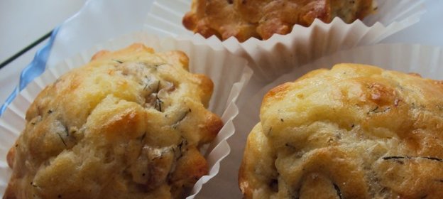 Кексы с копченой рыбой и фетой (Cake au poisson fumé et à la feta)