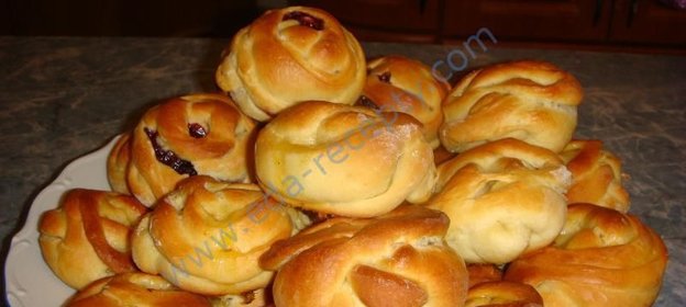 Булочки с джемом Розочки