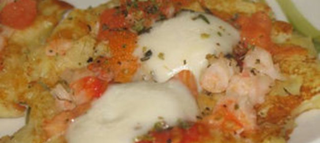 Картофельные оладьи с креветками и моцареллой