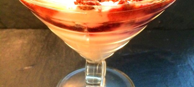 Десерт «Черный лес» с гранолой