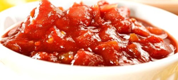 Пряный томатный дип к печеному картофелю