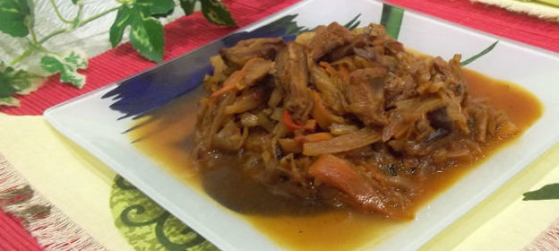 Тушеная капуста с копченостями