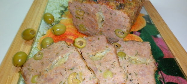 Мясной хлебец с оливками и травами для утренней трапезы или когда угодно